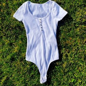 Cute white short sleeve bodysuit🤍